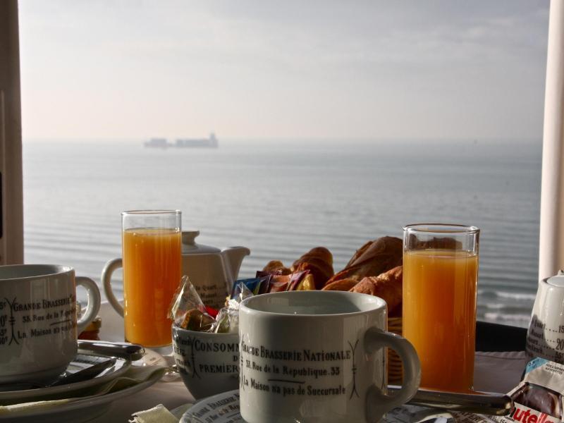 Logis Hotel - La Petite Rade Le Havre Bagian luar foto