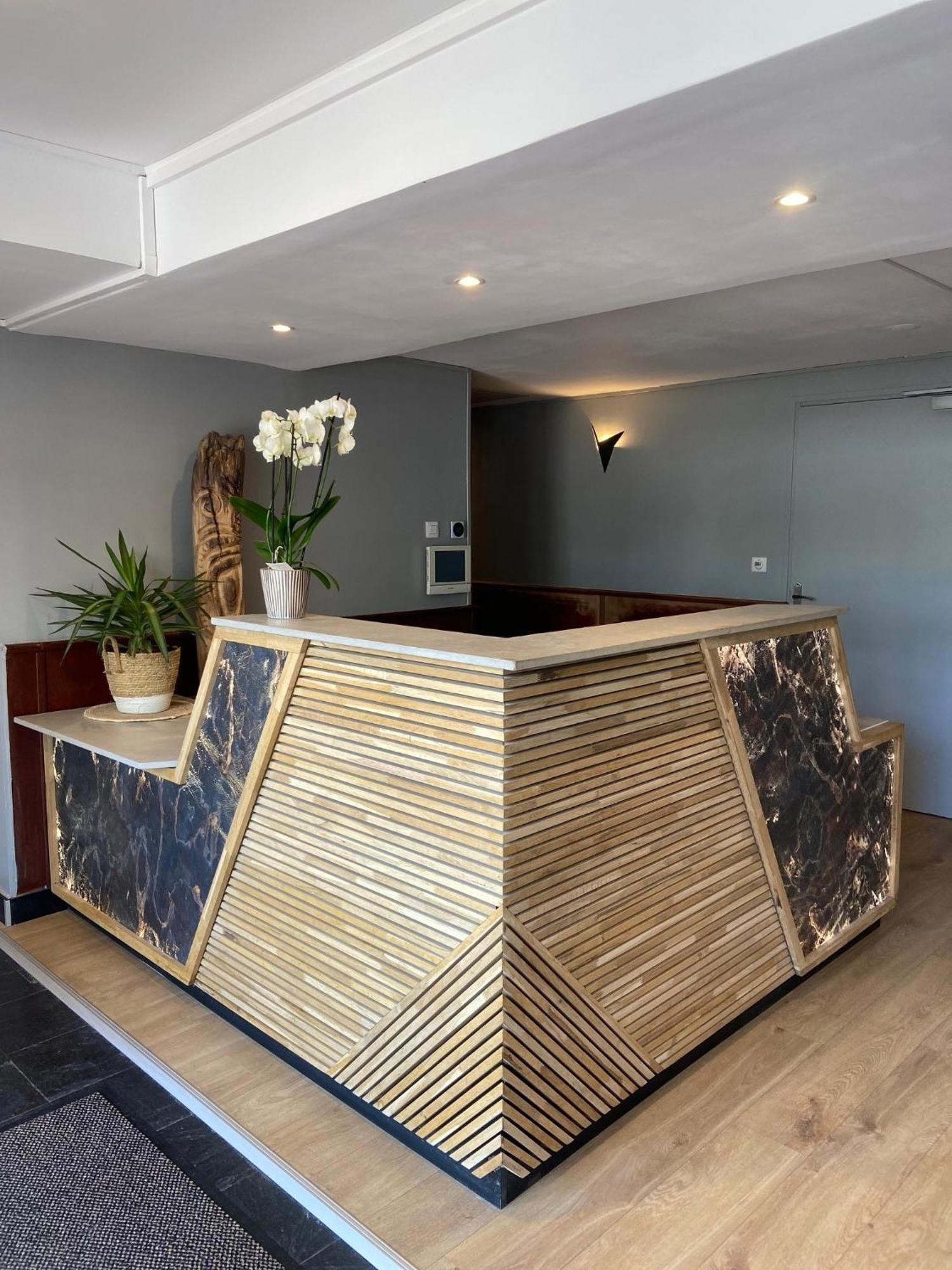 Logis Hotel - La Petite Rade Le Havre Bagian luar foto