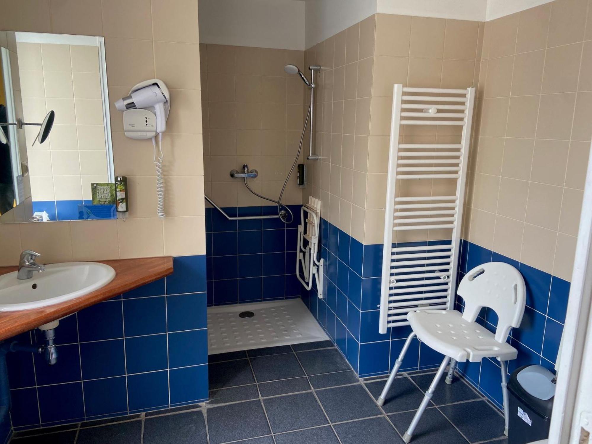 Logis Hotel - La Petite Rade Le Havre Bagian luar foto