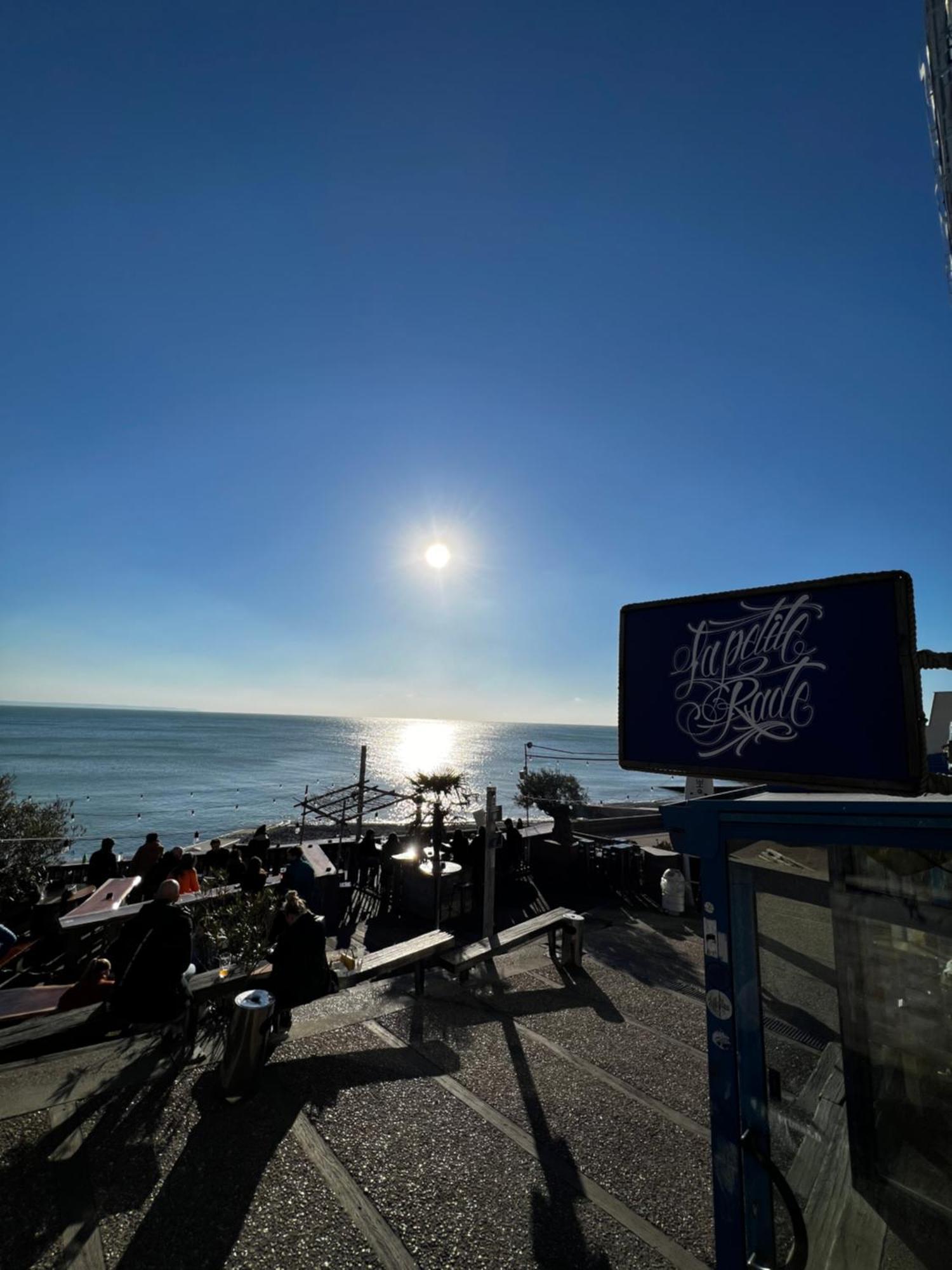 Logis Hotel - La Petite Rade Le Havre Bagian luar foto
