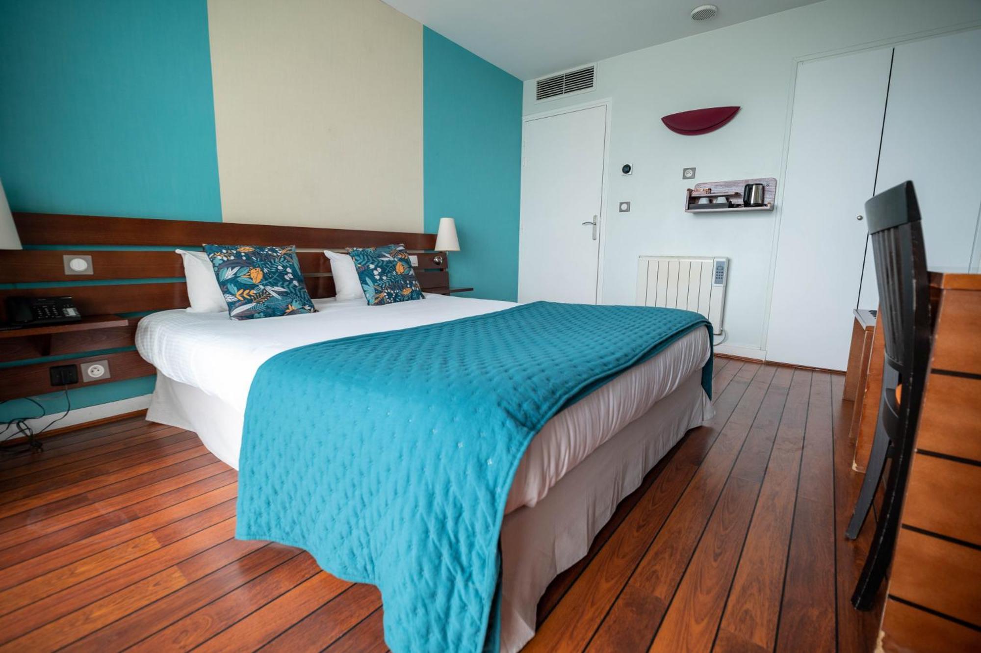 Logis Hotel - La Petite Rade Le Havre Bagian luar foto